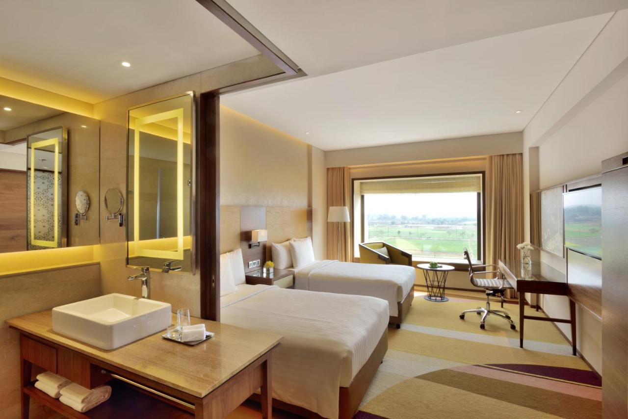 Courtyard By Marriott Raipur Hotel Exterior foto