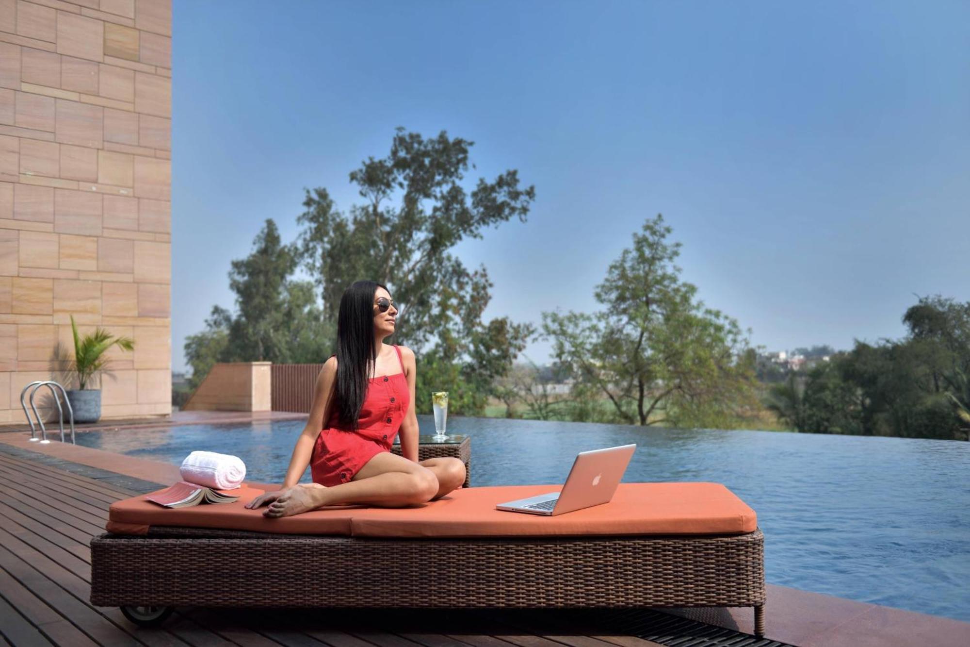 Courtyard By Marriott Raipur Hotel Exterior foto