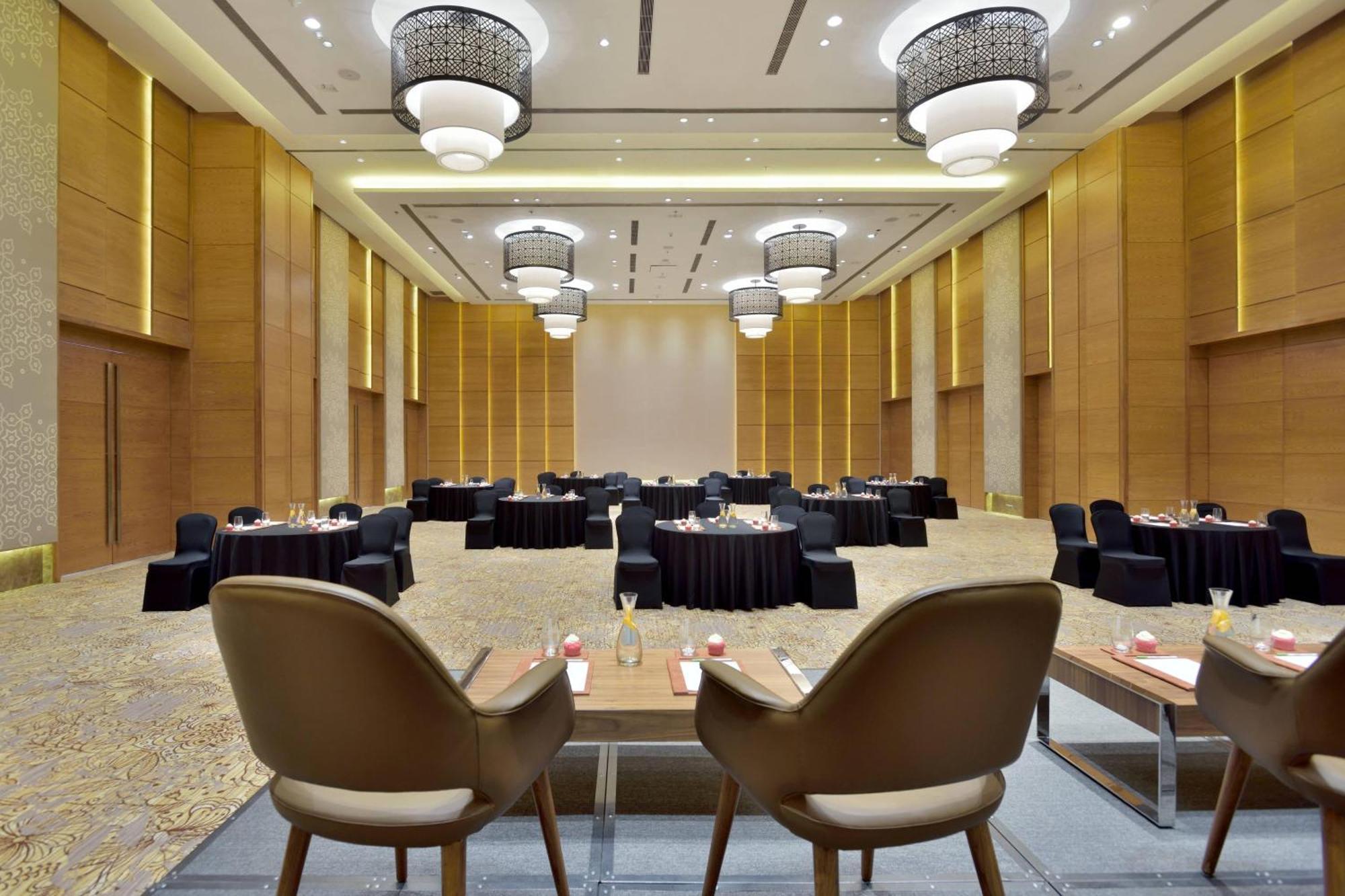 Courtyard By Marriott Raipur Hotel Exterior foto