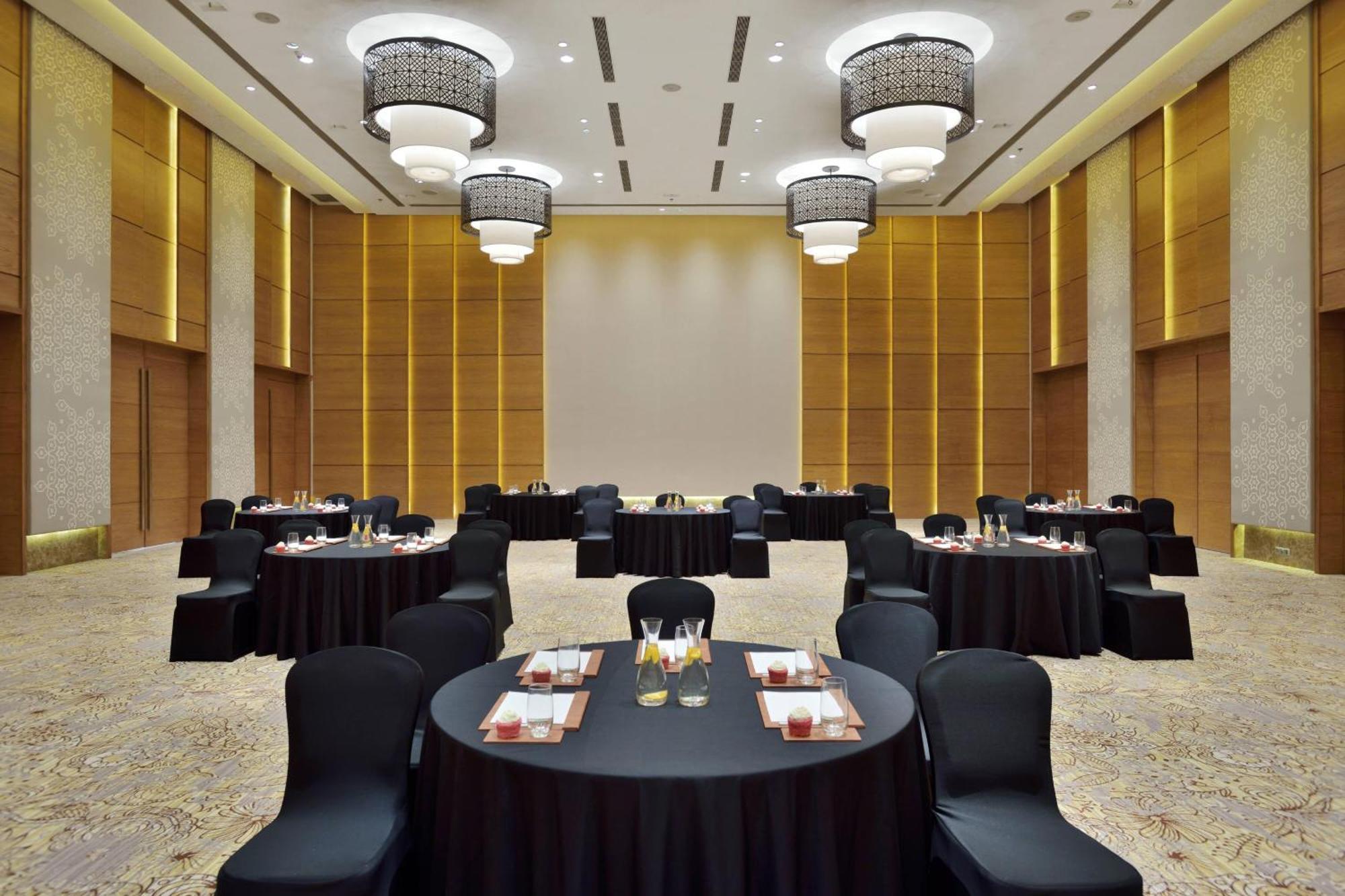 Courtyard By Marriott Raipur Hotel Exterior foto