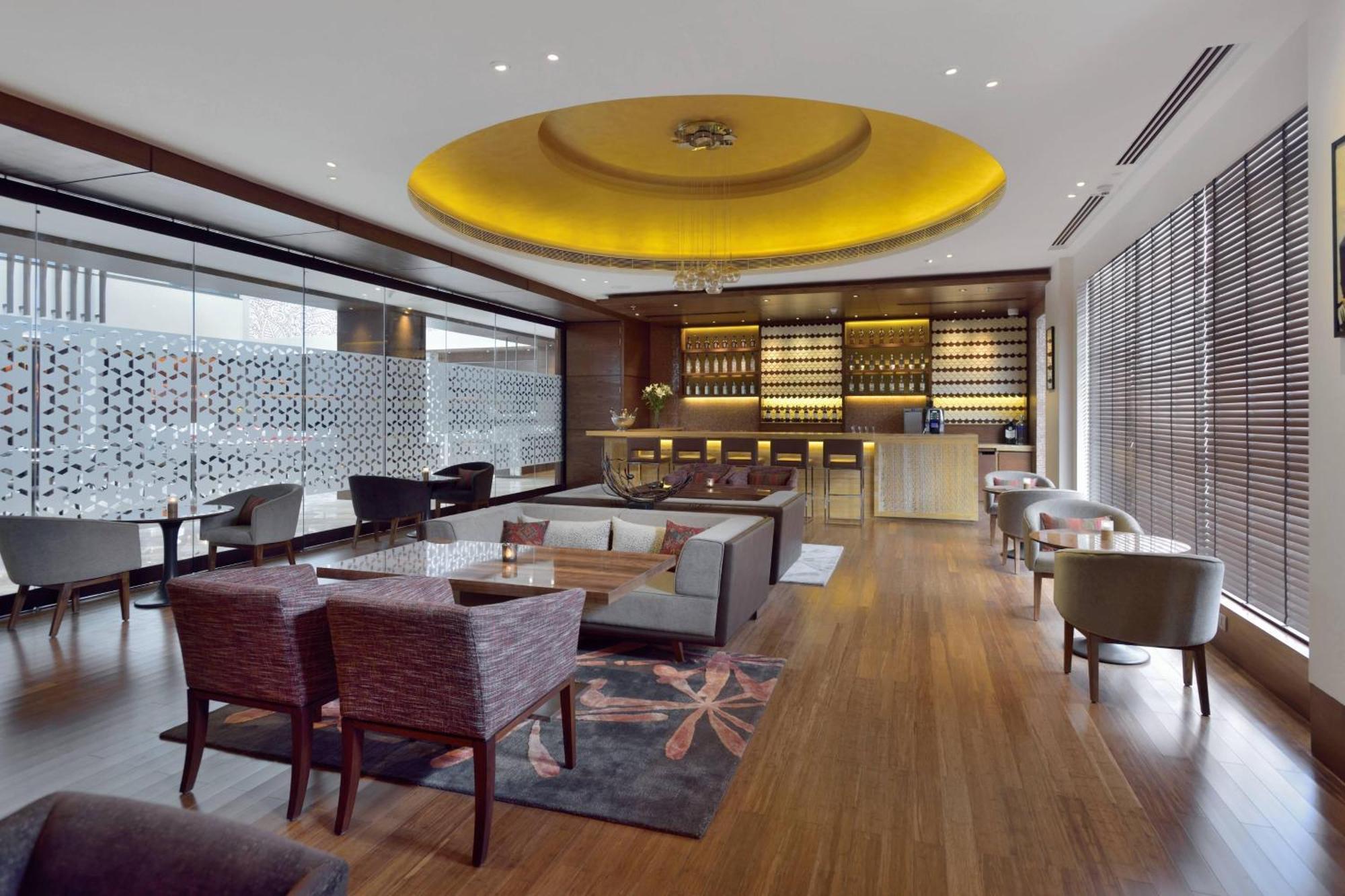 Courtyard By Marriott Raipur Hotel Exterior foto