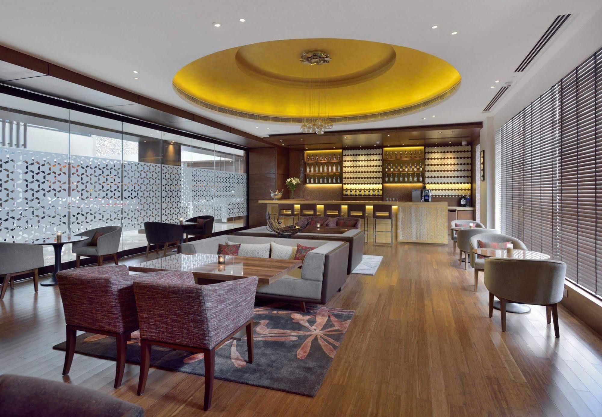 Courtyard By Marriott Raipur Hotel Exterior foto