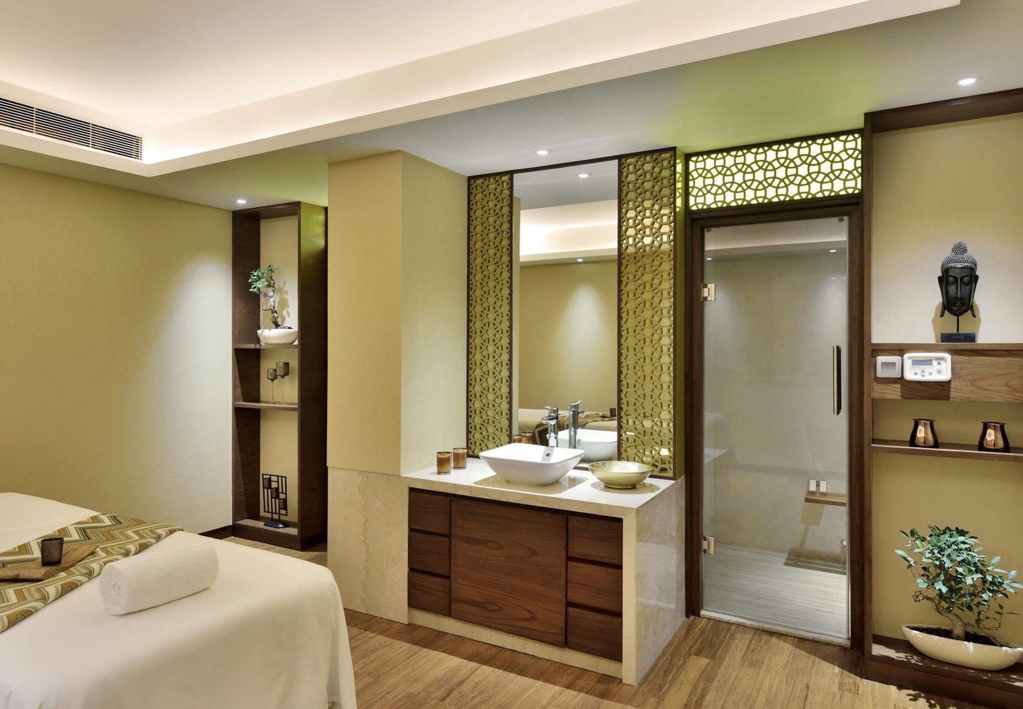 Courtyard By Marriott Raipur Hotel Exterior foto