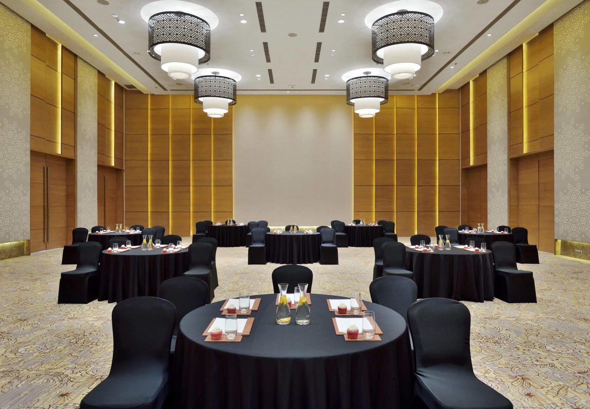 Courtyard By Marriott Raipur Hotel Exterior foto