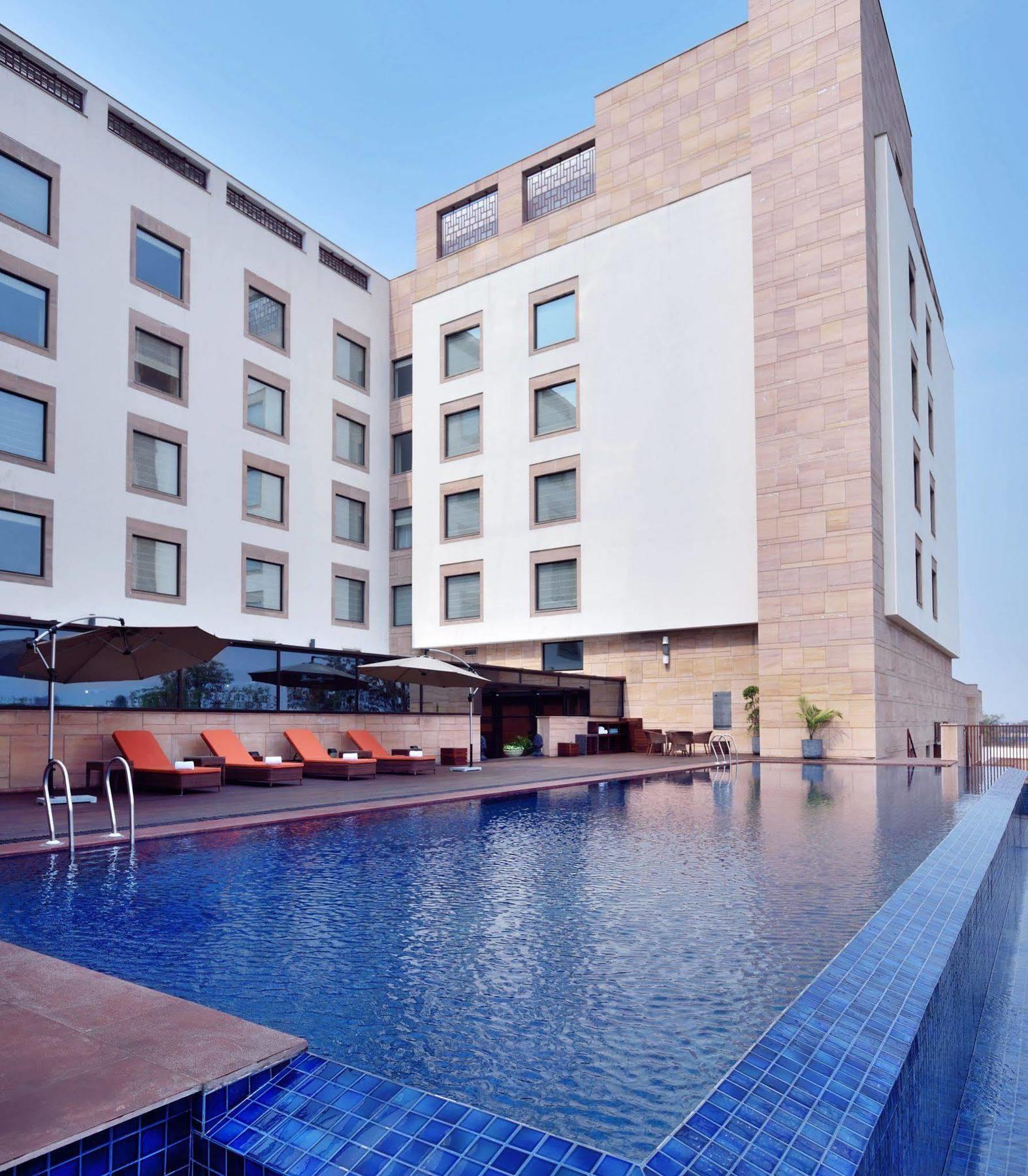Courtyard By Marriott Raipur Hotel Exterior foto